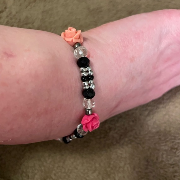 Handmade Jr Sized Jewelry Beaded Glass Crystals, Metal, & Roses Elastic Bracelet - Picture 5 of 6
